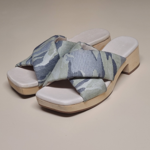 Sanctuary Shoes - Sanctuary Lively Camo cross strap chunky block heel mule sandals size 6 1/2